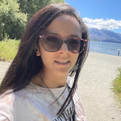 - キャプテンの顔写真:ハスナエ・レヒウイ キャプテンの顔写真 Hasnae Rehioui