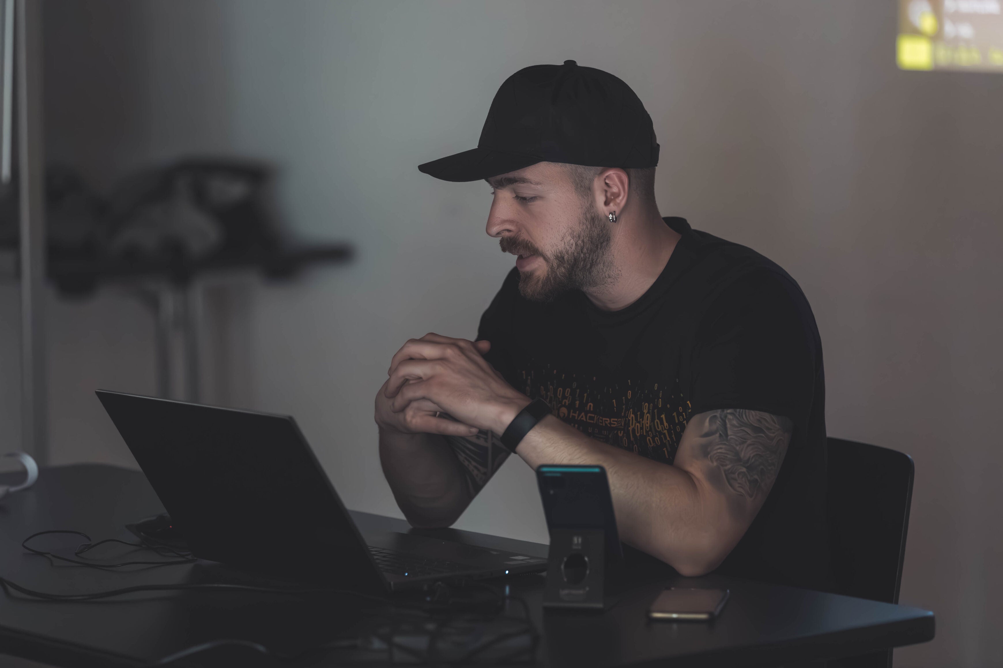 ●イワン・ペセンティ大尉の顔写真 キャプテンの顔写真イワン・ペセンティがスケーリング