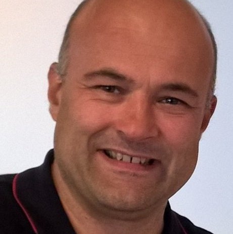 - キャプテンヘッドショットジェームズ・ファン・デン・バーグ キャプテンヘッドショットジェームズ・ファン・デン・バーグ