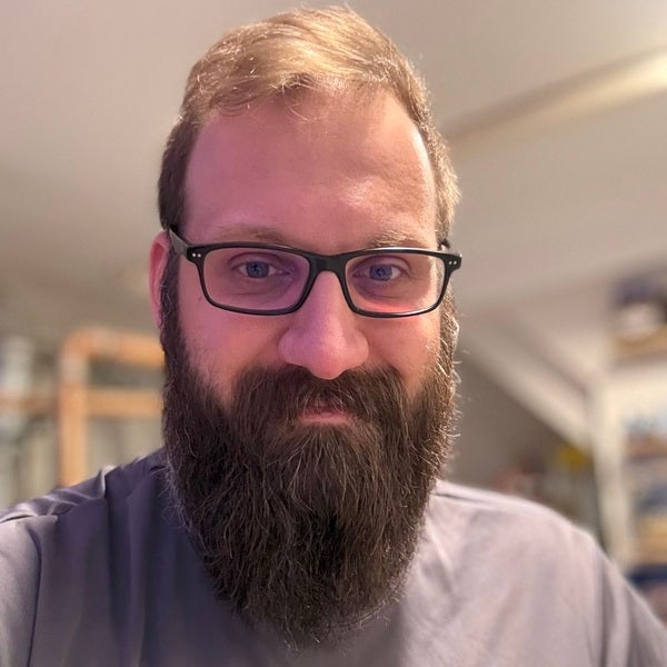 - キャプテンヘッドショットマイケル・トスカーノ キャプテンの顔写真マイケル・トスカーノ