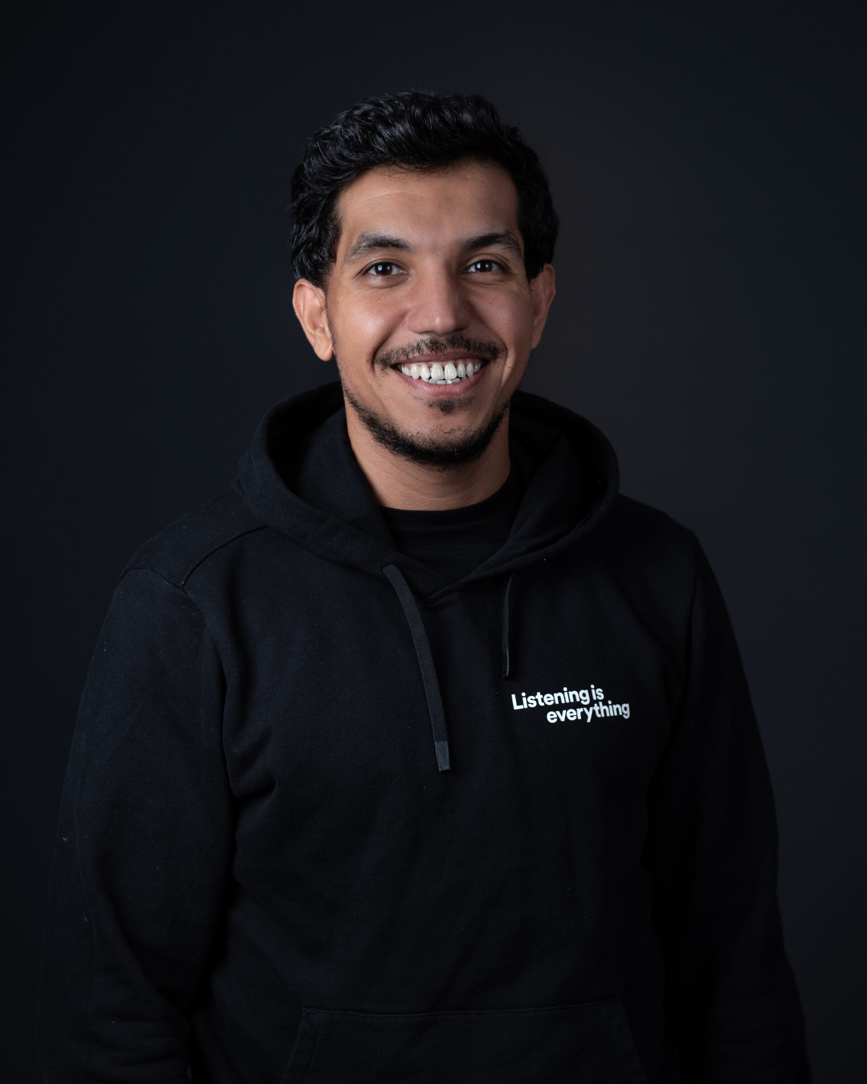 - キャプテンの顔写真はモハメッド・アブーライテのスケールです キャプテンの顔写真、モハメド・アブーライテ、スケーリング