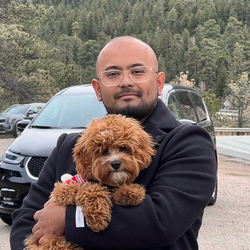 キャプテンの顔写真プラベシュ・タパ