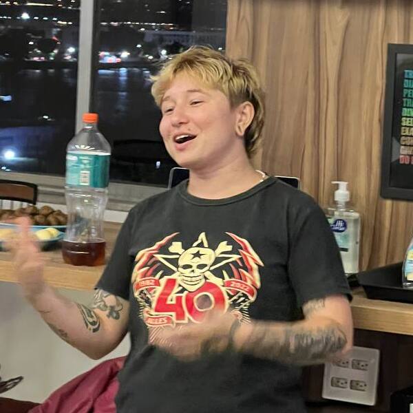 - キャプテンIMGカミラ・マーティンズ 1 キャプテンIMGカミラ・マーティンズ・ 1