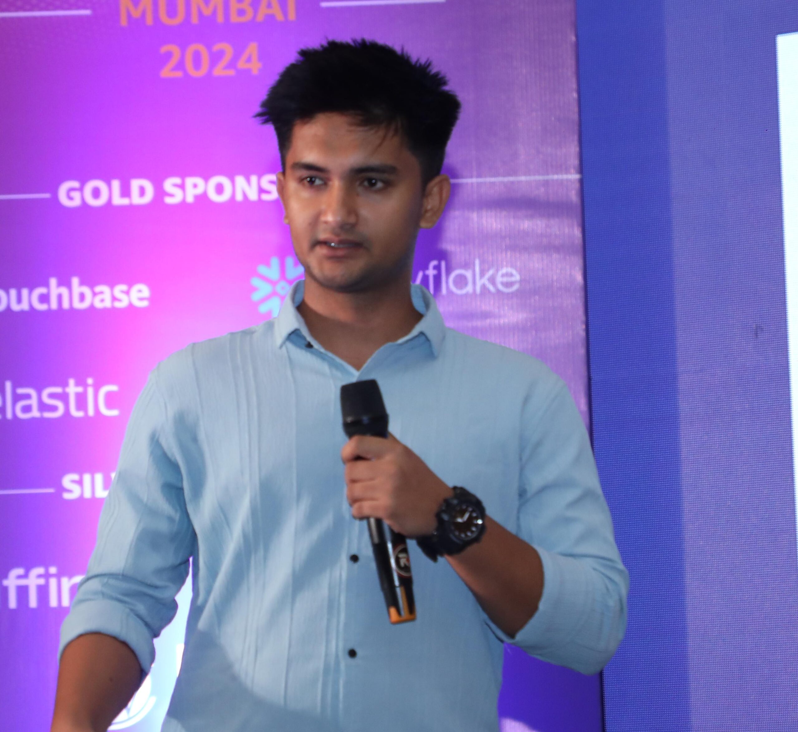 - キャプテンのナシ・チャウダリがスケーリング キャプテンのナシ・チャウダリがスケールアップ