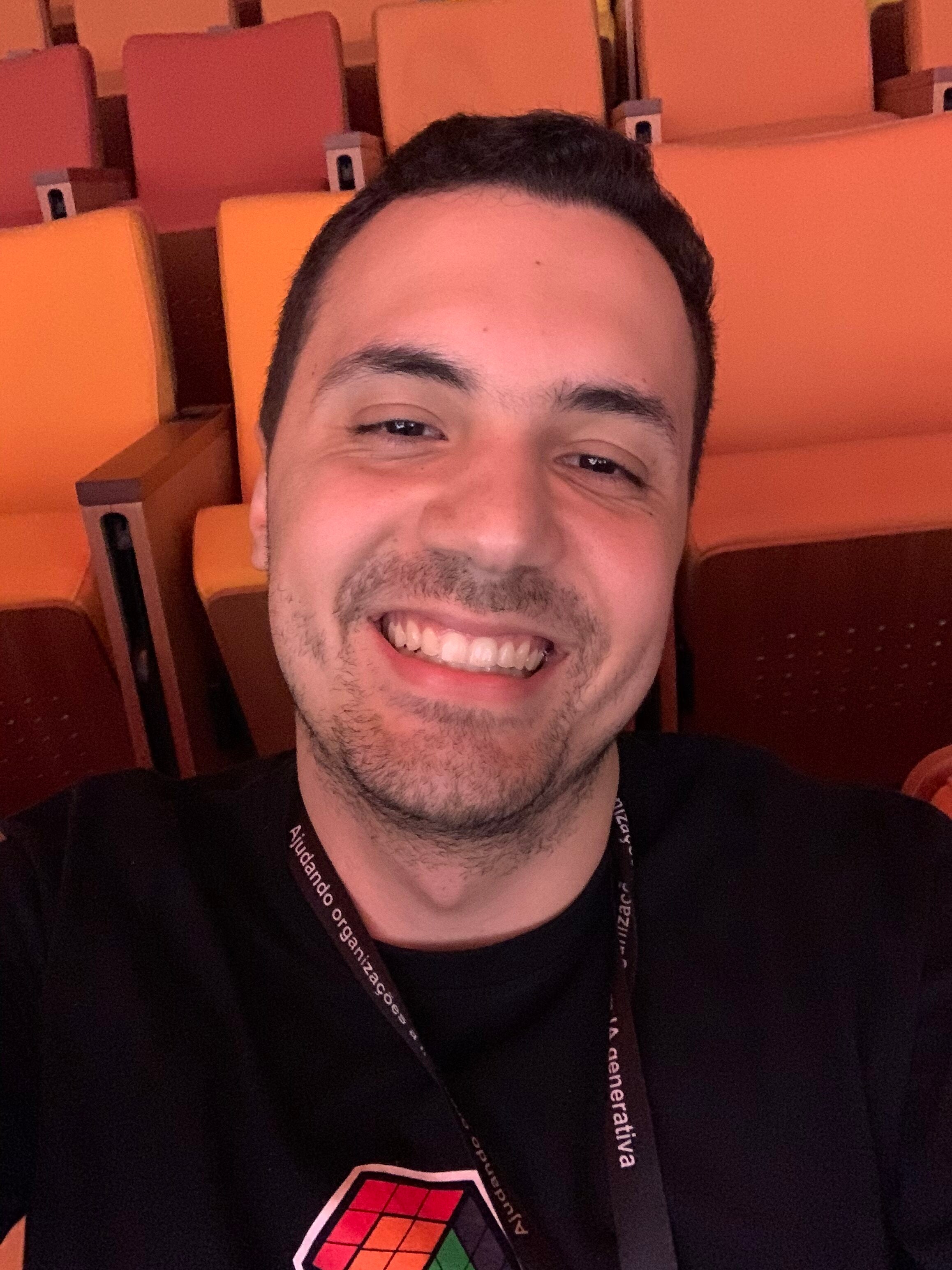 - 顔写真:フェリペ・サルメントが回転 顔写真フェリペ・サルメントが回転