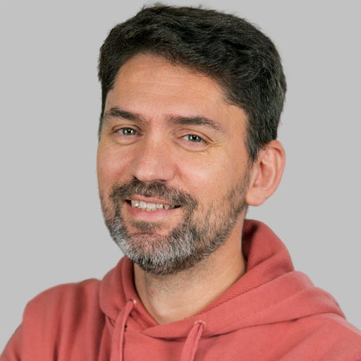 Headshot manu de la Pena