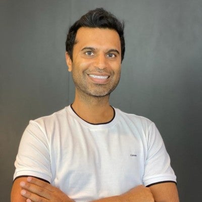 - 顔写真:ラヴィ・カリア 顔写真:ラヴィ・カリア