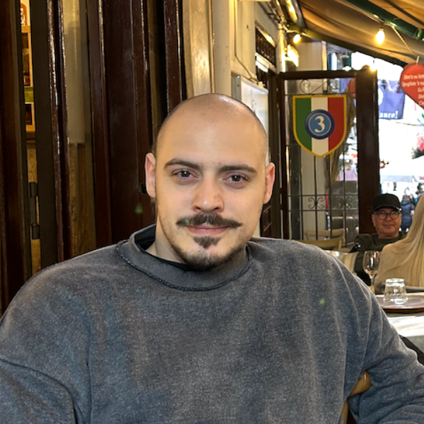 - キャプテンヘッドショット:デニスラフ・ガブリロフ キャプテンの顔写真デニスラフ・ガブリロフ