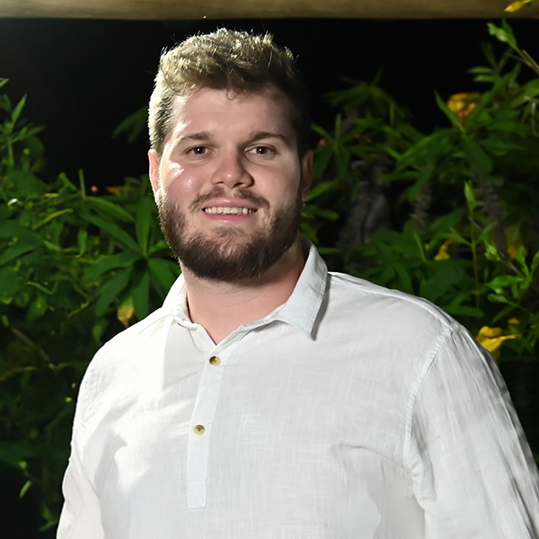 - キャプテンヘッドショット:ラファエル・パジーニ キャプテンの顔写真ラファエル・パジーニ