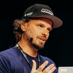 ドッカーキャプテンヘッドショット マティアス・ヘイスラー