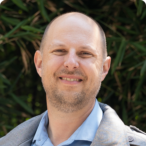 Headshot mark cavage